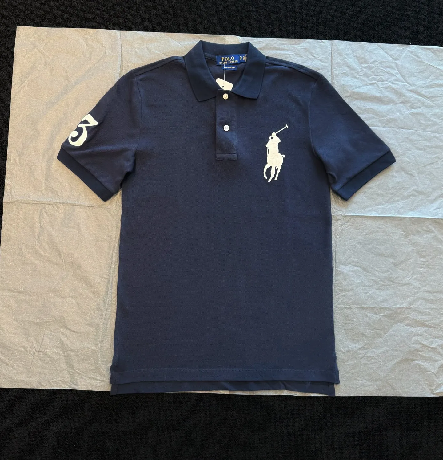 P160 Style number: RL04 (four colors) Ralph Lauren/Ralph Lauren basic Malaysian embroidery logo Big Pony Polo shirt T-shirt short-sleeved original fabric 100% piqué cotton, imported embroidery logo on the chest, "3" patch logo on the cuffs, custom threaded collar, Malaysian embroidery, the highest version, suitable for business and leisure daily use! 🌘Two-button placket, laser logo pearlescent resin buttons, cuffs and hem using double-thread sewing technology, different currency versions, full set of original three-label accessories!   Size chart: S M L XL XXL Color #Navy Black Gray White